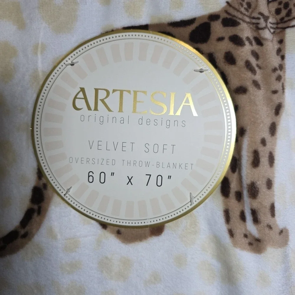 Artesia Velvet Soft Plush Throw‎ 60